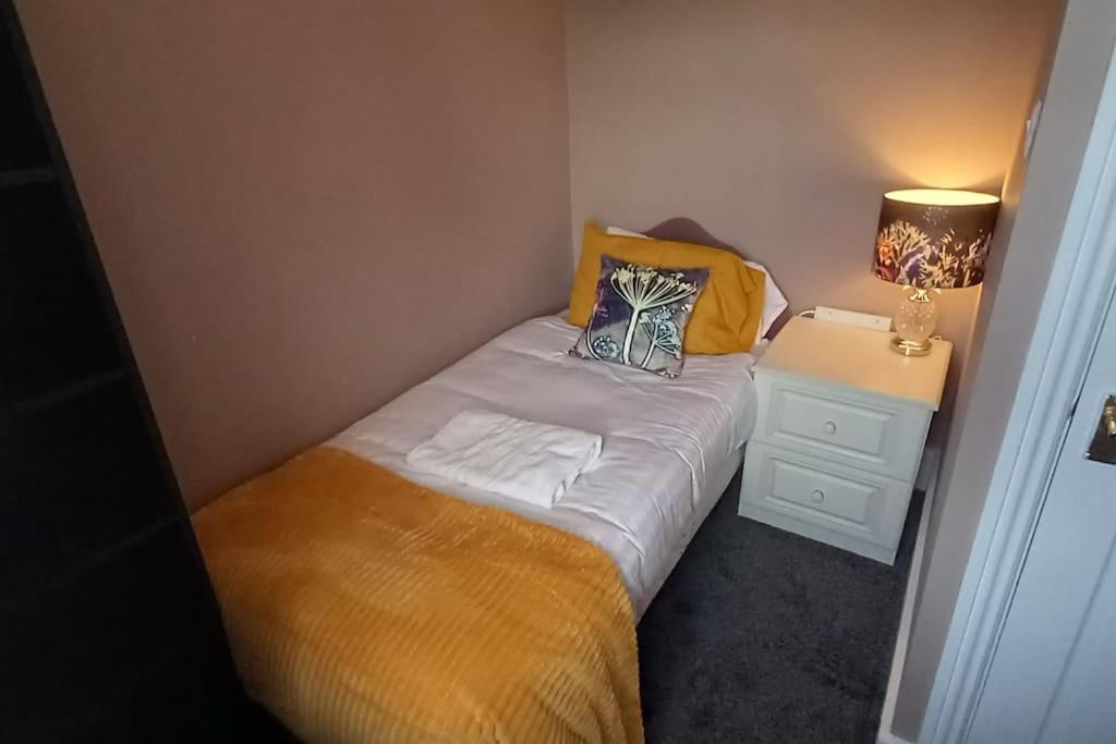 גטשהד Peaceful Home From Home - Spacious 3 Bedroom House Accommodating 7 - Ideal For Families And Workers מראה חיצוני תמונה
